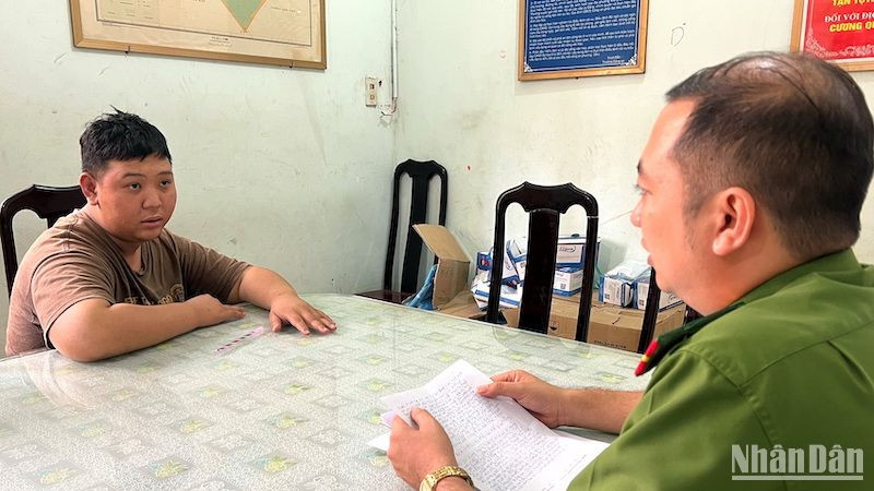 Đối tượng Đặng Minh Khang tại cơ quan Công an.
