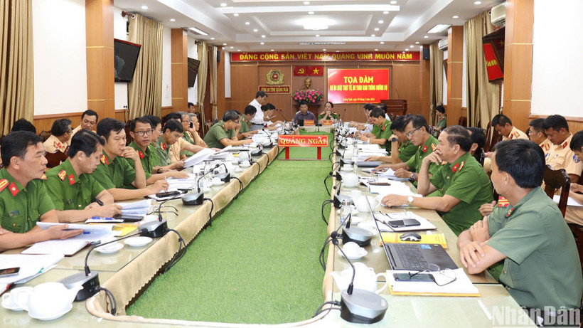 Quang cảnh buổi tọa đàm.