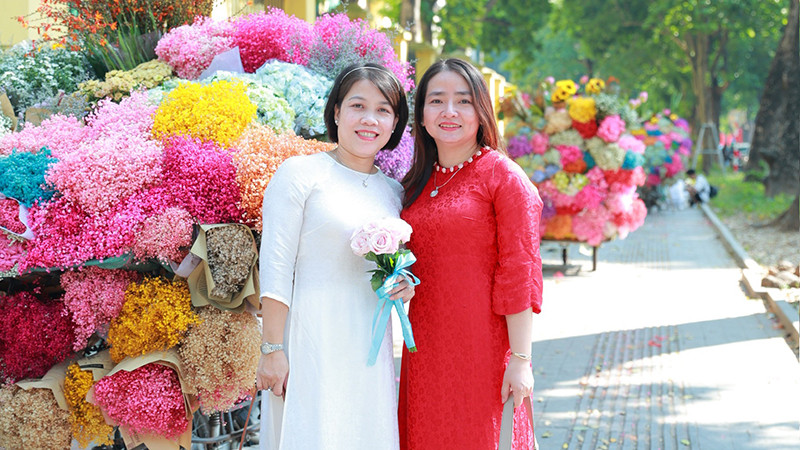 Chị Kiều Trinh (trái) và chị Thùy Trang (phải).