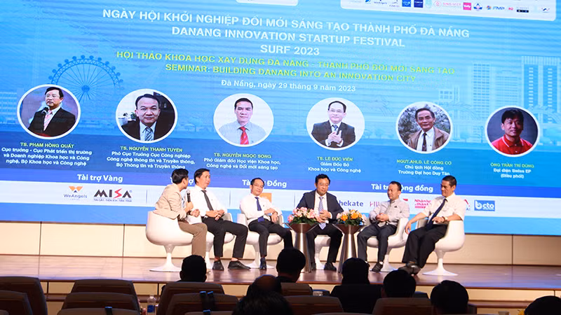 Đại biểu thảo luận đưa ra những góp ý giúp Đà Nẵng xây dựng thành phố đổi mới sáng tạo".