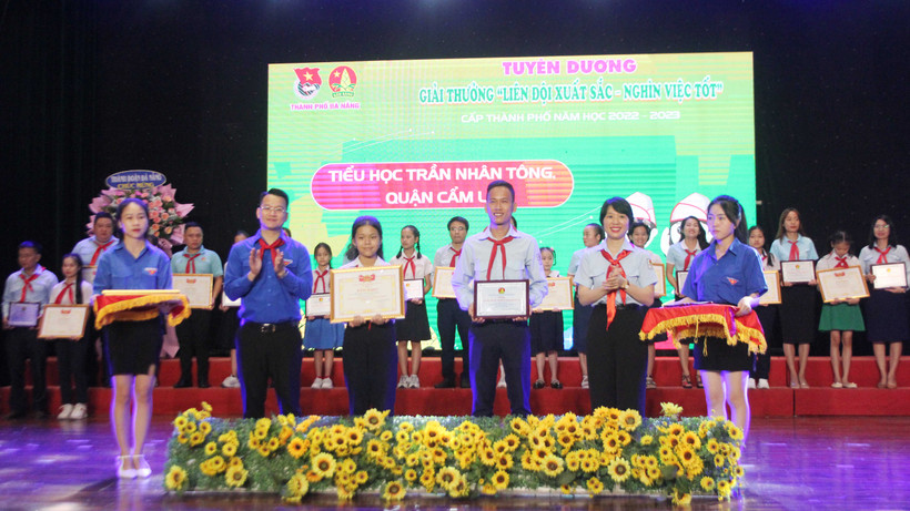 Tuyên dương Liên đội xuất sắc – Nghìn việc tốt