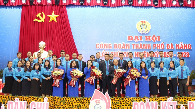 Ra mắt Ban Chấp hành khóa 17.