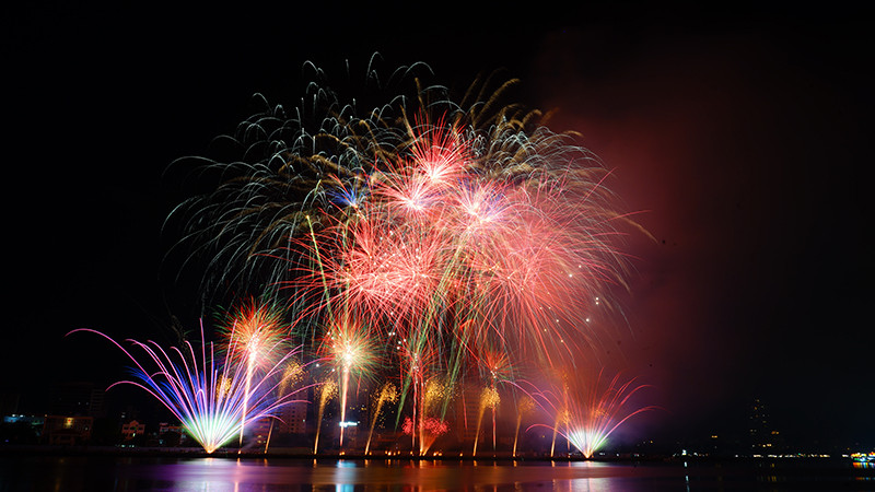 Đội Canada mở màn cho đêm thi pháo hoa thứ 2