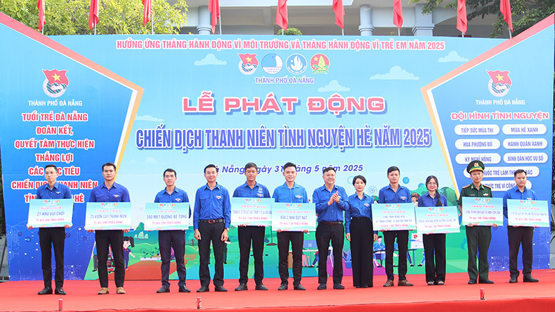 Trao tặng các Công trình Thanh niên với tổng giá trị hơn 1,6 tỷ đồng.