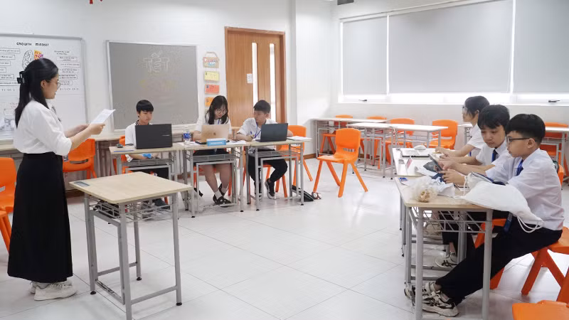 Mỗi phòng tranh biện có 2 đội thi.