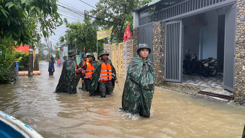 Có mặt tại "rốn lũ" Mẹ Suốt.