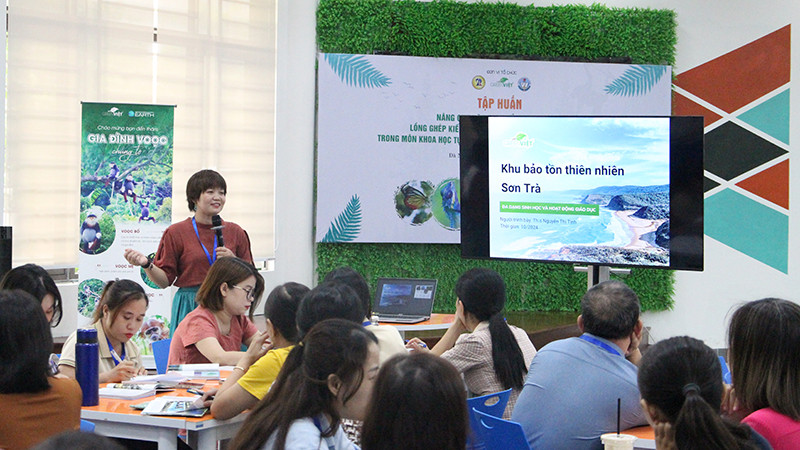 Các giáo viên tham gia tập huấn.