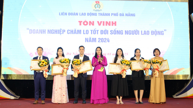 Tặng Bằng khen cho doanh nghiệp chăm lo tốt đời sống người lao động