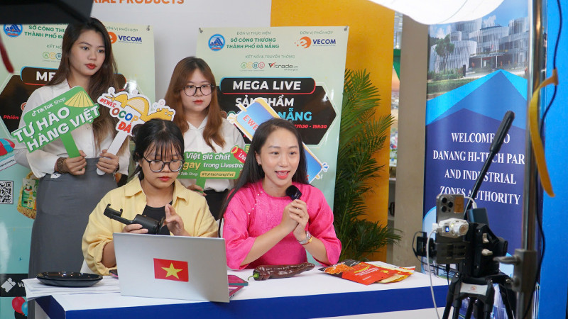 Livestream giới thiệu, quảng bá sản phẩm OCOP, công nghiệp nông thôn tiêu biểu của các doanh nghiệp.