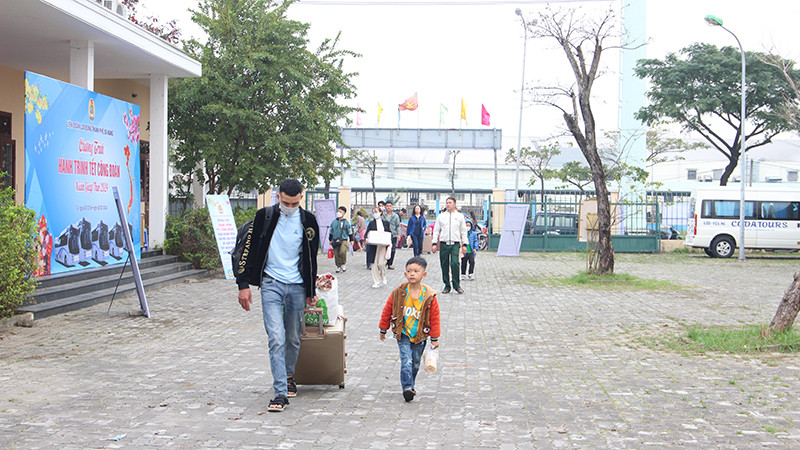 Tại Trung tâm Văn hóa thể thao công nhân thường tổ chức nhiều hoạt động, trong đó có "Chuyến xe công đoàn" hằng năm.