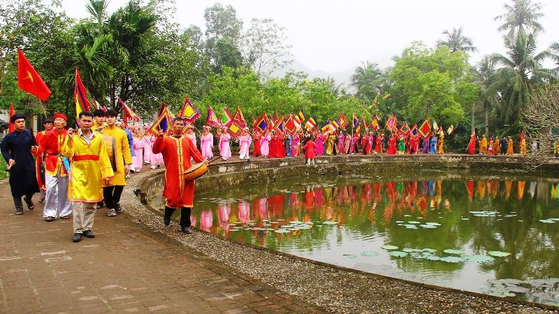 Nghi thức rước nước ở làng Đông Sơn.