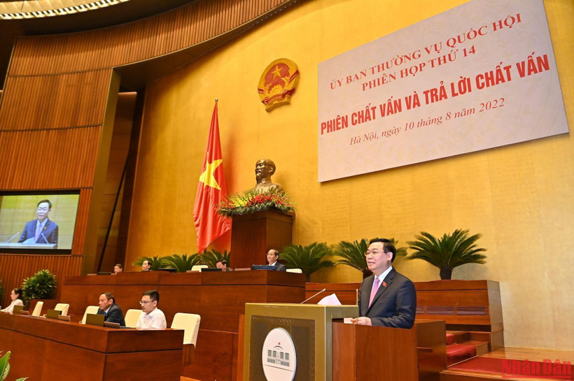 Chủ tịch Quốc hội Vương Đình Huệ phát biểu kết thúc phiên chất vấn và trả lời chất vấn. (Ảnh: Duy Linh)