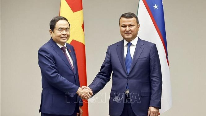 Chủ tịch Quốc hội Trần Thanh Mẫn và ông Sariev Kakhramon Ramatullaevich, Chủ tịch Ủy ban Quan hệ liên dân tộc và kiều bào ở nước ngoài của Cộng hòa Uzbekistan. (Ảnh: Doãn Tấn/TTXVN)