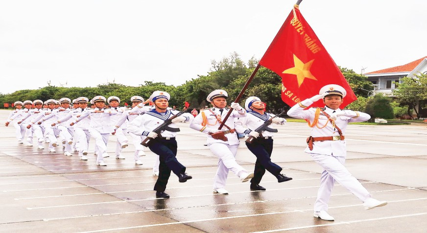 Chắc tay súng, với quyết tâm “còn người còn đảo”.