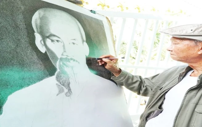 Sau nửa thế kỷ vẽ chân dung Bác Hồ, họa sĩ Võ Đồng Minh đã hoàn thành công trình lớn nhất của đời mình. (Ảnh ĐẠI DƯƠNG)
