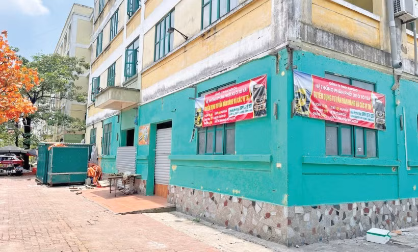 Diện tích tầng 1 khu nhà ở công nhân Kim Chung bỏ hoang, lãng phí.