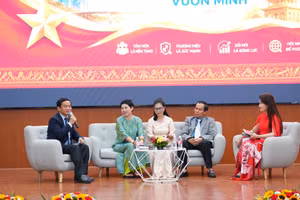 Các đại biểu tham luận tại phiên chuyên đề "Phát triển văn hóa Việt Nam trong hội nhập - gìn giữ và lan tỏa bản sắc dân tộc".
