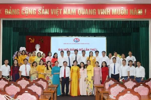 Ngay sau khi chính quyền địa phương 2 cấp đi vào hoạt động từ 1/7, nhiều phường xã trên cả nước đã tổ chức thành công Đại hội Đảng bộ, hoạch định đường lối cho tương lai. (Trong ảnh: Các đại biểu tham dự Đại hội lần thứ I Đảng bộ các cơ quan Đảng phường Mỹ Hào, tỉnh Hưng Yên).