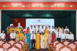 Ngay sau khi chính quyền địa phương 2 cấp đi vào hoạt động từ 1/7, nhiều phường xã trên cả nước đã tổ chức thành công Đại hội Đảng bộ, hoạch định đường lối cho tương lai. (Trong ảnh: Các đại biểu tham dự Đại hội lần thứ I Đảng bộ các cơ quan Đảng phường Mỹ Hào, tỉnh Hưng Yên).