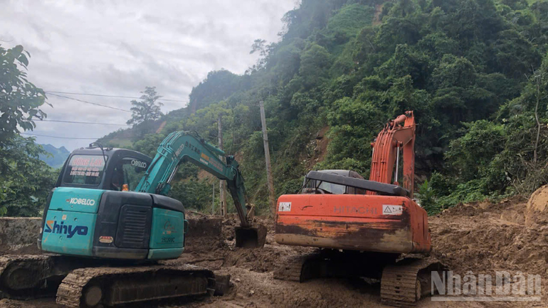 Cục Đường bộ đang huy động toàn lực để khắc phục nhanh nhất hậu quả bão số 3 để lại nhằm khơi thông các tuyến đường bị sạt lở. ndo_br_thiet-ke-chua-co-ten-23.png