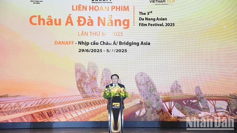 Đồng chí Nguyễn Xuân Thắng phát biểu tại lễ khai mạc. (Ảnh: ANH ĐÀO) ndo_br_khaimac-ngxuanthang.jpg