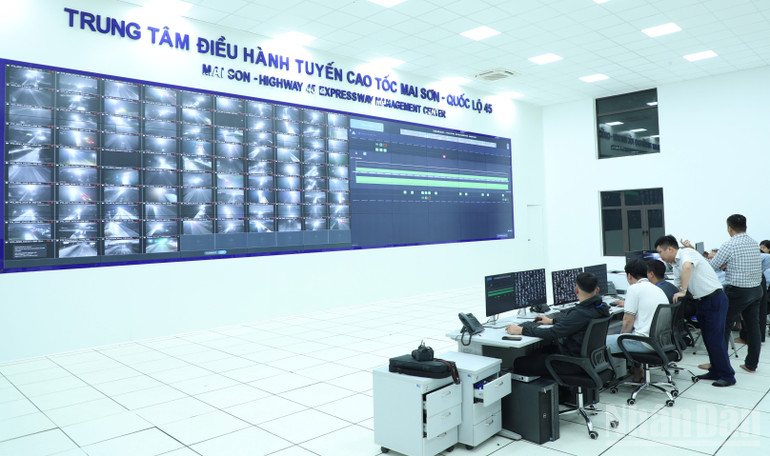 ndo_br_toan-canh-trung-tam-dieu-hanh-tuyen-cao-toc-mai-son-quoc-lo-45.jpg