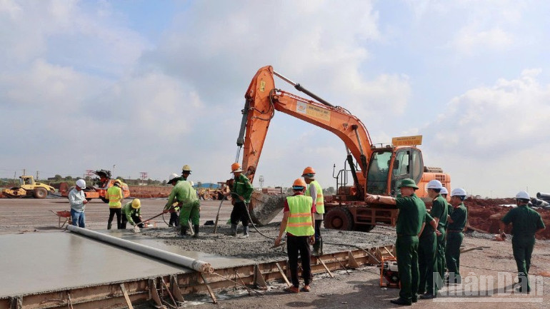 Cán bộ, chiến sỹ Tổng Công ty xây dựng Trường Sơn thảm bê tông đường lăn sân bay quốc tế Long Thành. ndo_br_thiet-ke-chua-co-ten-46.png