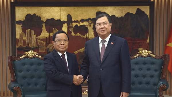 Đồng chí Phạm Gia Túc, Ủy viên Bộ Chính trị, Phó Thủ tướng Thường trực Chính phủ tiếp đồng chí Khamphan Phommathat, Ủy viên Bộ Chính trị, Phó Thủ tướng, Bộ trưởng Tư pháp Lào. (Ảnh: VGP/Phương Nguyên)