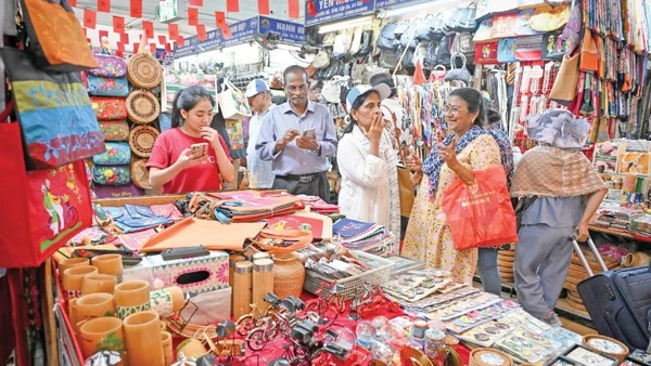 Chợ Đồng Xuân - Bắc Qua. Ảnh: THÀNH ĐẠT