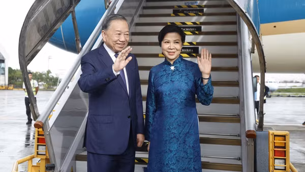 Tổng Bí thư, Chủ tịch nước Tô Lâm và Phu nhân rời thủ đô Manila, kết thúc tốt đẹp chuyến thăm cấp Nhà nước tới Philippines. (Ảnh: TTXVN)