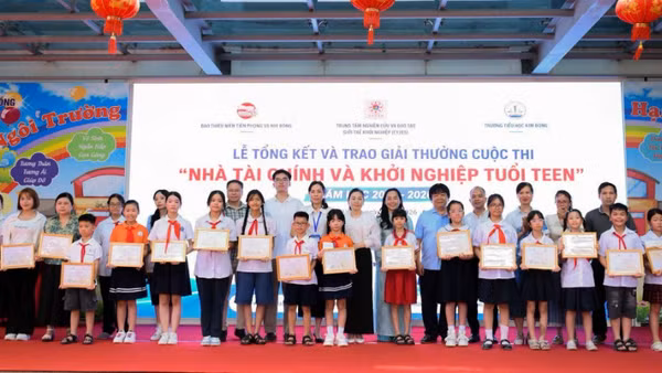 Trao giải cuộc thi.