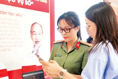 “Bình dân học vụ số”- cuộc cách mạng về tư duy và hành động nhằm phổ cập kỹ năng số cho các cán bộ, chiến sĩ công an Thủ đô.