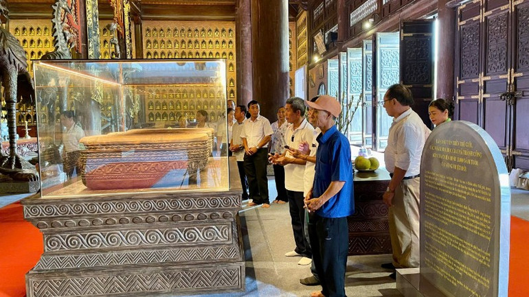 “Nhân chứng thời tiền sử” giữa lòng Di sản Tràng An 456-150.jpg