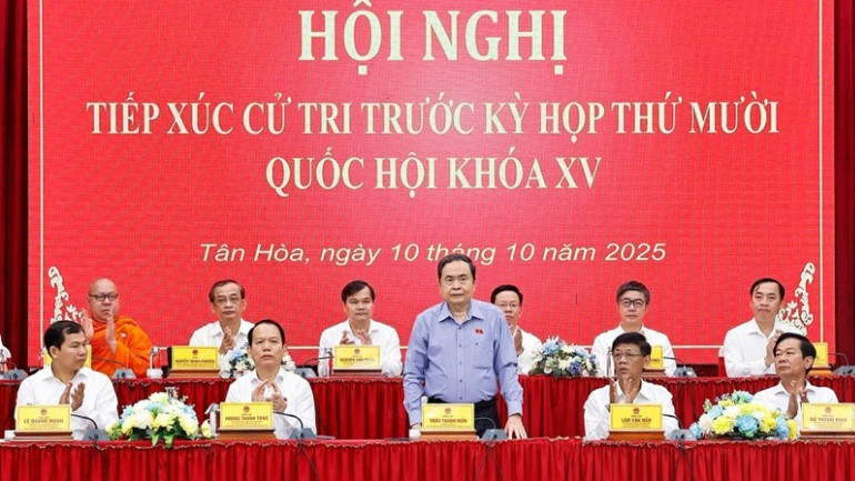 Chủ tịch Quốc hội Trần Thanh Mẫn tiếp xúc cử tri tại xã Tân Hòa, thành phố Cần Thơ. (Ảnh: Doãn Tấn/TTXVN) image-657.jpg