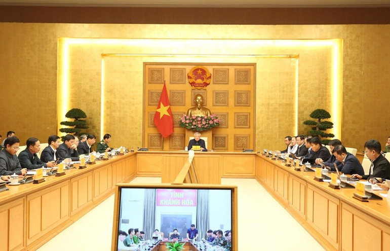 Phó Thủ tướng Thường trực Chính phủ Nguyễn Hòa Bình dự tại điểm cầu trụ sở Chính phủ. (Ảnh VGP/Đình Hải)