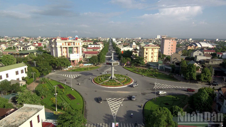 Hạ tầng giao thông ở phường Nam Đông Hà khá đồng bộ, có tính kết nối cao. ndo_br_flycam-thanh-pho-dong-ha-quang-tri-frame-at-3m41s.jpg
