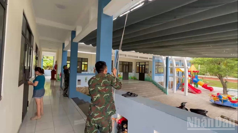 Triển khai công tác ứng phó với bão số 5 tại điểm trường mầm non trên đảo Cồn Cỏ. ndo_br_537355173-1400733338725019-3718172484610908832-n.jpg