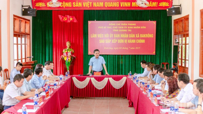 Chủ tịch Ủy ban nhân dân tỉnh Quảng Trị Trần Phong yêu cầu địa phương ổn định tổ chức để vận hành chính quyền thông suốt, hiệu quả. ndo_br_515417214-1183075657169791-557563063968364352-n-2272.jpg