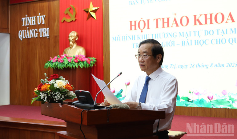 Nguyên Ủy viên Ban Thường vụ, nguyên Trưởng ban Tuyên giáo và Dân vận Tỉnh ủy Hồ Đại Nam phát biểu đề dẫn tại hội thảo. ndo_br_img-0027-6101.jpg