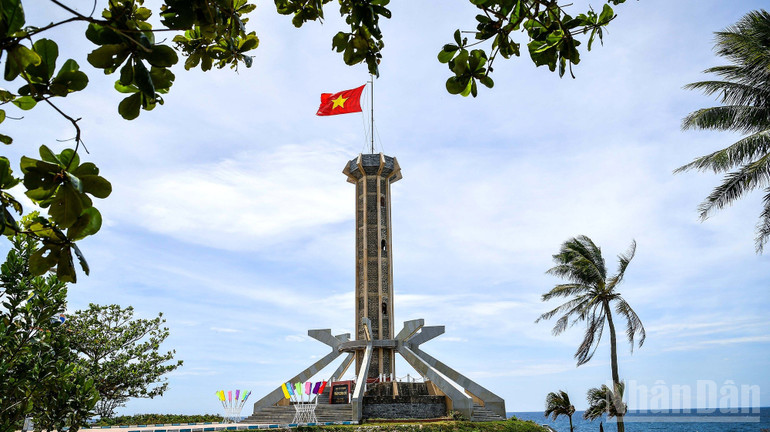 Cột cờ Cồn Cỏ. ndo_br_image-2-5502.jpg