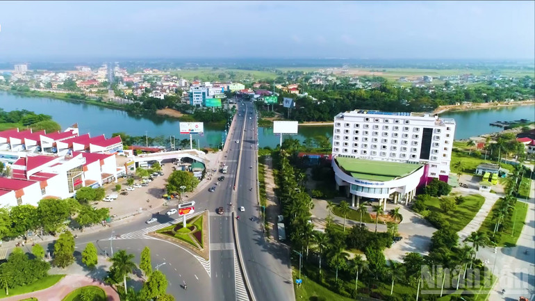 Phường Đông Hà lấy sông Hiếu làm trục trung tâm phát triển không gian đô thị trong nhiệm kỳ mới. ndo_br_tp-dong-ha-frame-at-1m15s.jpg