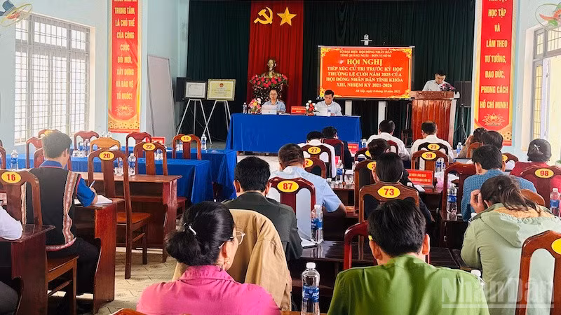 Đại biểu Hội đồng nhân dân tỉnh Quảng Ngãi tiếp xúc cử tri xã Xốp.