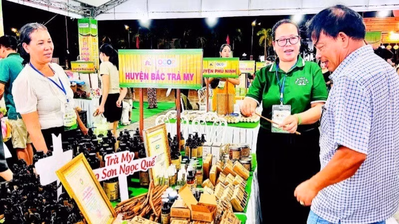 Giới thiệu các sản phẩm quế tiêu chuẩn OCOP của Hợp tác xã Quế Trà My Minh Phúc.
