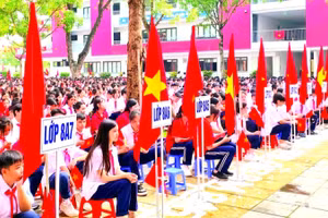 Học sinh Trường trung học cơ sở Thạch Bàn (phường Long Biên, thành phố Hà Nội) chuẩn bị cho năm học mới. (Nguồn: Báo Nhân Dân)