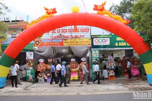 Điểm bán sản phẩm OCOP đầu tiên ngay tại Hợp tác xã Dịch vụ nông nghiệp An Ninh (huyện Quỳnh Phụ, tỉnh Thái Bình). (Ảnh Mai Tú)