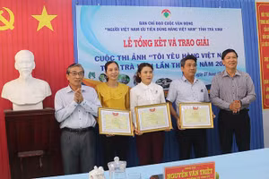 Các tác giả có tác phẩm đạt giải cuộc thi được biểu dương, khen thưởng.