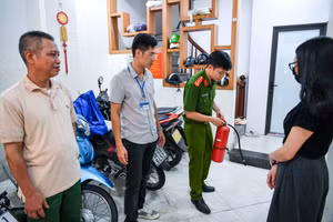 [Ảnh] Cầu Giấy tổng rà soát, kiểm tra các nhà trọ trên địa bàn
