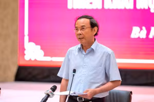 Đồng chí Nguyễn Văn Nên, Ủy viên Bộ Chính trị, Bí thư Thành ủy Thành phố Hồ Chí Minh phát biểu tại hội nghị.