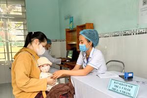 Đà Nẵng tăng cường đẩy nhanh tiến độ tiêm vắc-xin sởi cho các đối tượng trong độ tuổi. Ảnh: Anh Đào