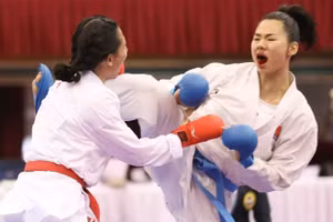 Nữ vận động viên Nguyễn Thị Ngoan (đai xanh) tại Sea Games 31.(Ảnh: Thanh Tùng/TTXVN)